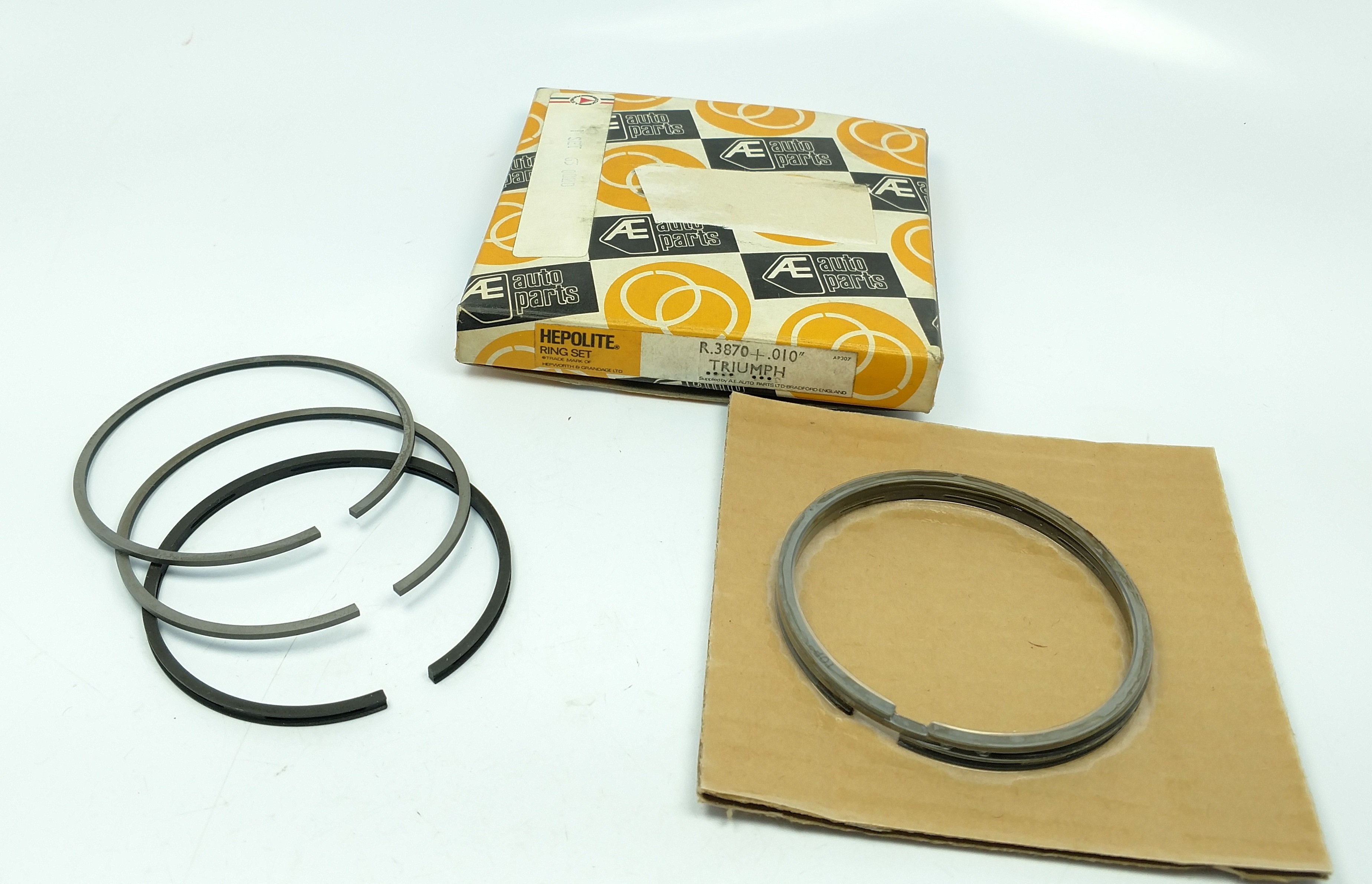 Triumph 650cc Piston Ring Set – +.010″ – Nos – Ae Hepolite – Baxter Cycle